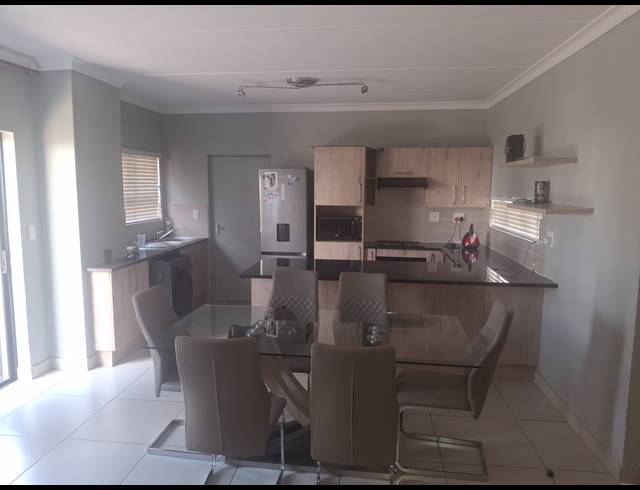 3 BEDROOM FREEHOLD FOR SALE IN RUA VISTA